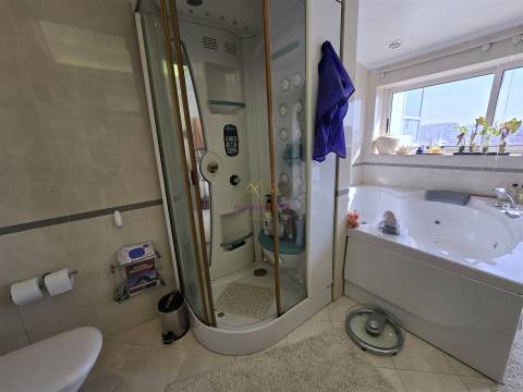 Penthouse T6 com Terraços e vistas panorâmicas em Campolide