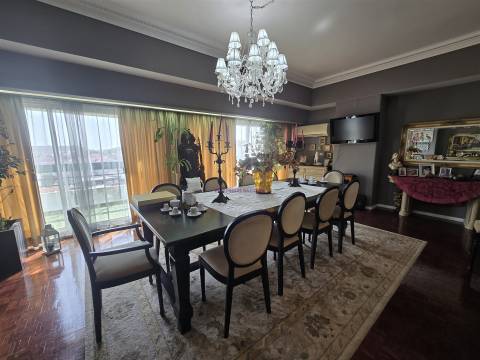 Penthouse T6 com Terraços e vistas panorâmicas em Campolide