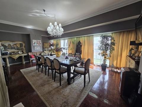 Penthouse T6 com Terraços e vistas panorâmicas em Campolide