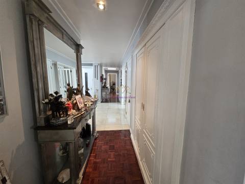 Penthouse T6 com Terraços e vistas panorâmicas em Campolide