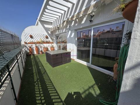 Penthouse T6 com Terraços e vistas panorâmicas em Campolide