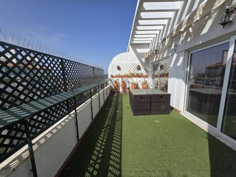Penthouse T6 com Terraços e vistas panorâmicas em Campolide