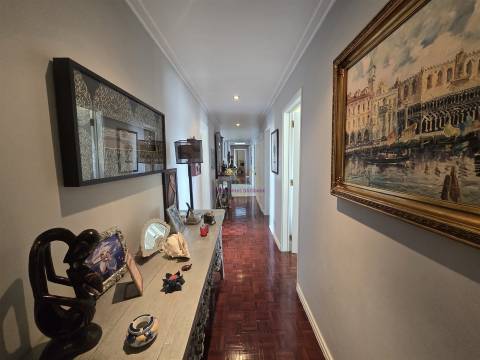 Penthouse T6 com Terraços e vistas panorâmicas em Campolide