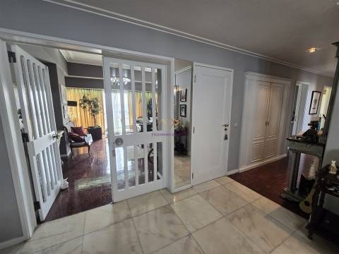 Penthouse T6 com Terraços e vistas panorâmicas em Campolide