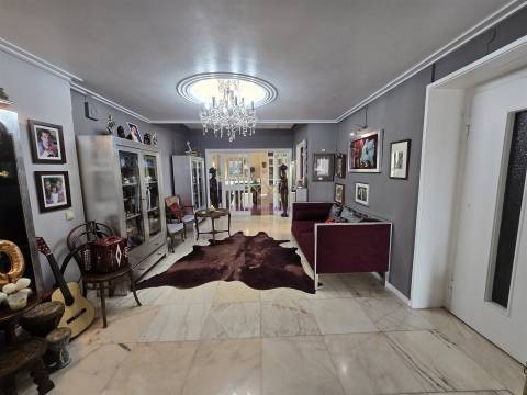 Penthouse T6 com Terraços e vistas panorâmicas em Campolide