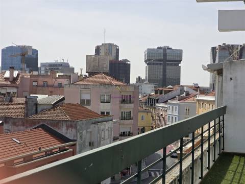 Penthouse T6 com Terraços e vistas panorâmicas em Campolide