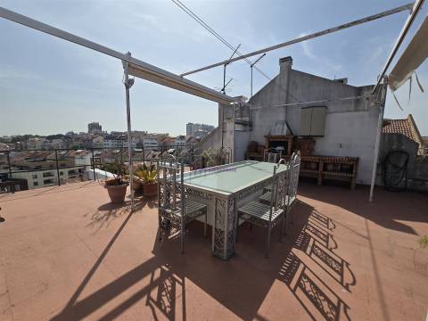 Penthouse T6 com Terraços e vistas panorâmicas em Campolide