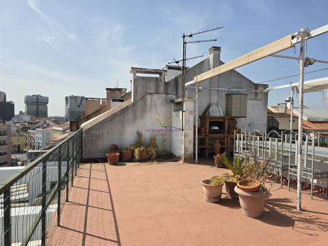 Penthouse T6 com Terraços e vistas panorâmicas em Campolide