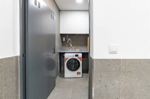 Moradia T4 Nova inserida em Condomínio fechado com piscina e ginásio - Loures