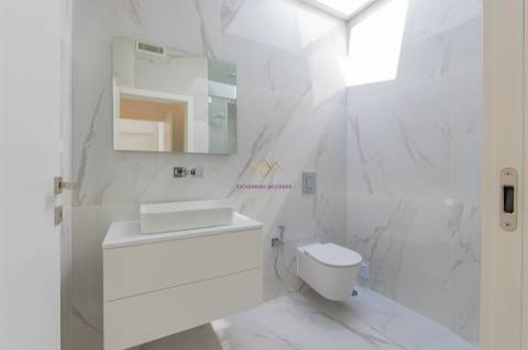 Moradia T4 Nova inserida em Condomínio fechado com piscina e ginásio - Loures