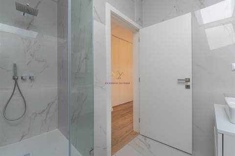 Moradia T4 Nova inserida em Condomínio fechado com piscina e ginásio - Loures