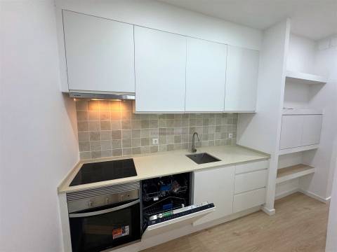 T2 Remodelado na Graça, a 10 Minutos do Metro de Santa Apolónia