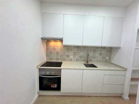 T2 Remodelado na Graça, a 10 Minutos do Metro de Santa Apolónia