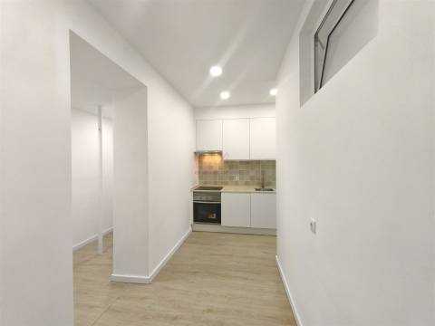 T2 Remodelado na Graça, a 10 Minutos do Metro de Santa Apolónia