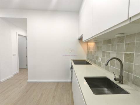 T2 Remodelado na Graça, a 10 Minutos do Metro de Santa Apolónia