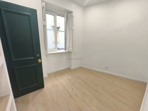 T2 Remodelado na Graça, a 10 Minutos do Metro de Santa Apolónia