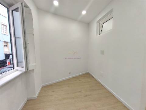 T2 Remodelado na Graça, a 10 Minutos do Metro de Santa Apolónia