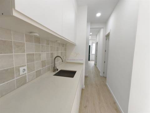 T2 Remodelado na Graça, a 10 Minutos do Metro de Santa Apolónia