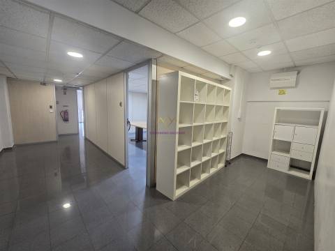 Loja para arrendamento em São Domingos Benfica