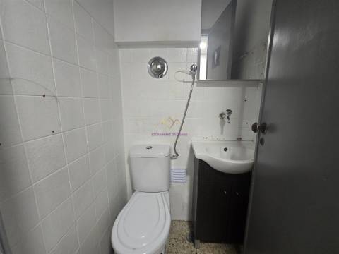 Loja para arrendamento em São Domingos Benfica