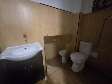 Loja para arrendamento em São Domingos Benfica