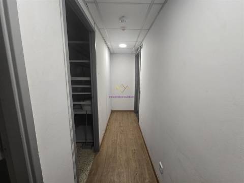 Loja para arrendamento em São Domingos Benfica