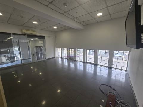 Loja para arrendamento em São Domingos Benfica