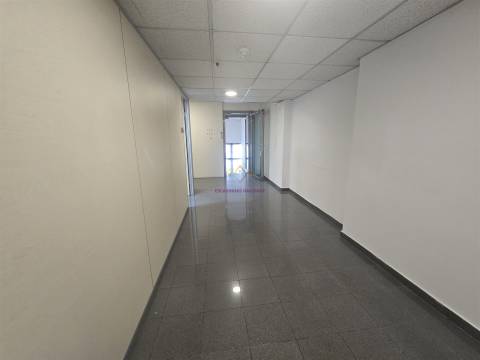 Loja para arrendamento em São Domingos Benfica