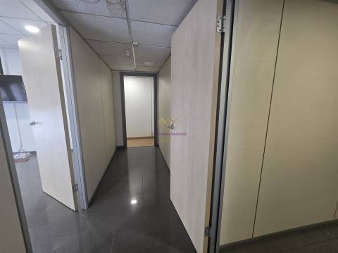 Loja para arrendamento em São Domingos Benfica