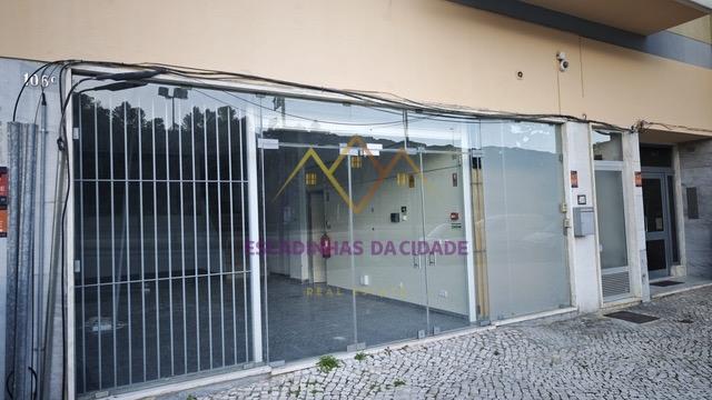 Loja para arrendamento em São Domingos Benfica