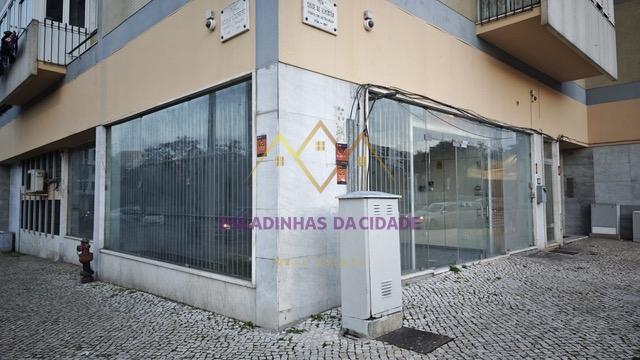 Loja para arrendamento em São Domingos Benfica