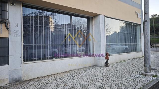 Loja para arrendamento em São Domingos Benfica