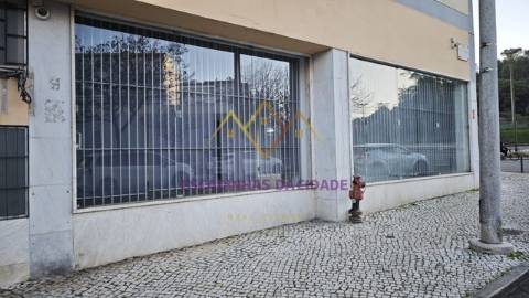 Loja para arrendamento em São Domingos Benfica
