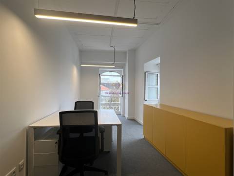 Escitórios para arrendamento na Praça do Bocage, em Setúbal