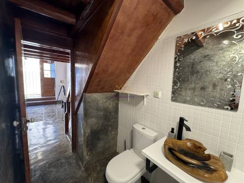 Charme Histórico com Toque Moderno – T1 Mezzanine junto ao Castelo de São Jorge