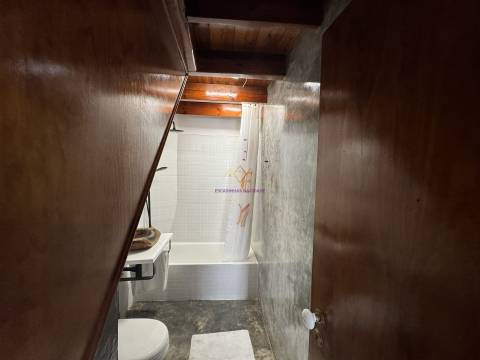 Charme Histórico com Toque Moderno – T1 Mezzanine junto ao Castelo de São Jorge