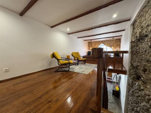 Charme Histórico com Toque Moderno – T1 Mezzanine junto ao Castelo de São Jorge