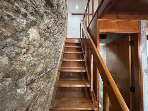 Charme Histórico com Toque Moderno – T1 Mezzanine junto ao Castelo de São Jorge