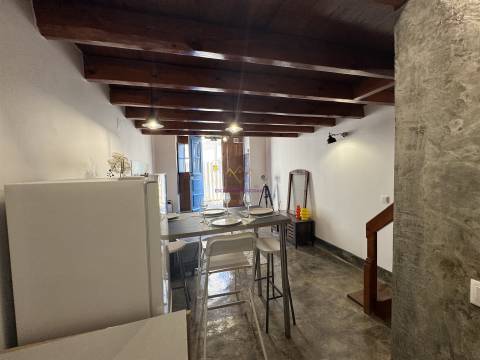 Charme Histórico com Toque Moderno – T1 Mezzanine junto ao Castelo de São Jorge