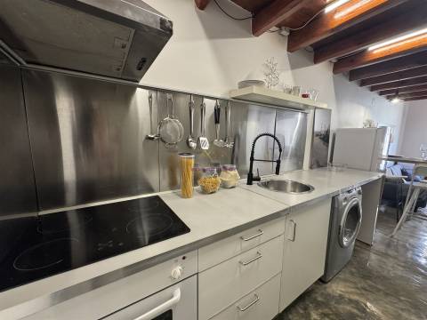 Charme Histórico com Toque Moderno – T1 Mezzanine junto ao Castelo de São Jorge