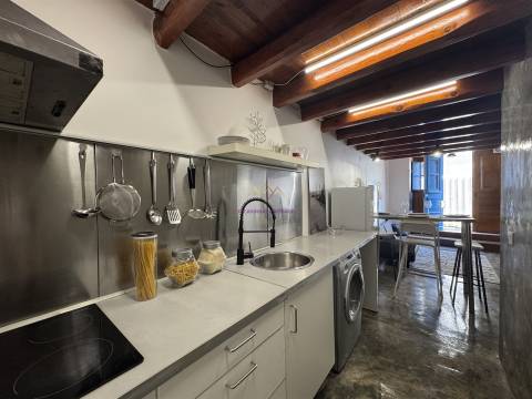 Charme Histórico com Toque Moderno – T1 Mezzanine junto ao Castelo de São Jorge