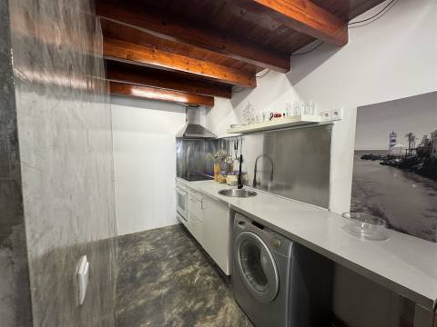 Charme Histórico com Toque Moderno – T1 Mezzanine junto ao Castelo de São Jorge