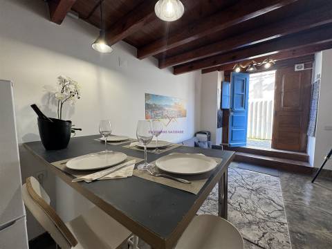 Charme Histórico com Toque Moderno – T1 Mezzanine junto ao Castelo de São Jorge