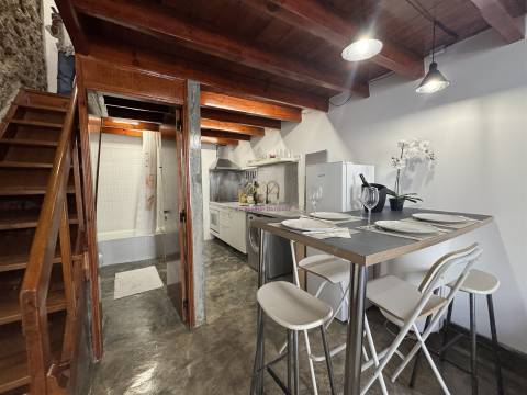 Charme Histórico com Toque Moderno – T1 Mezzanine junto ao Castelo de São Jorge