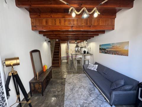 Charme Histórico com Toque Moderno – T1 Mezzanine junto ao Castelo de São Jorge