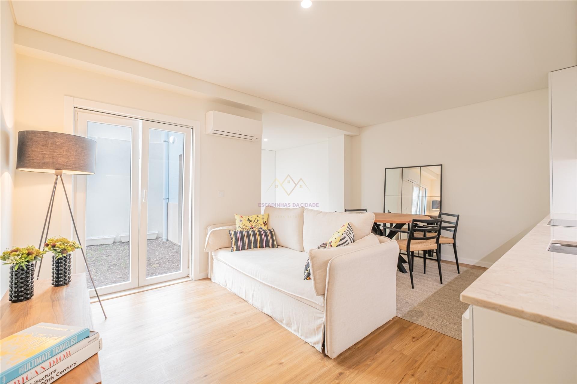 Charme e Conforto: T0+1 com 25 m² de Jardim privativo, no Alto de Santo Amaro, com potencial de AL