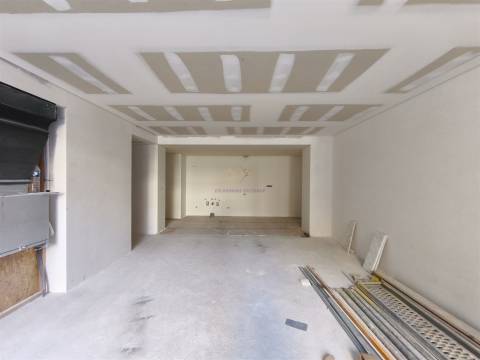 T1+1 com Jardim Privativo 30 m2 em Condomínio com Ginásio, na Junqueira