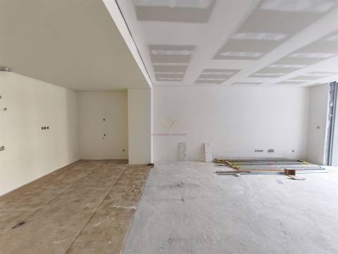 T1+1 com Jardim Privativo 30 m2 em Condomínio com Ginásio, na Junqueira