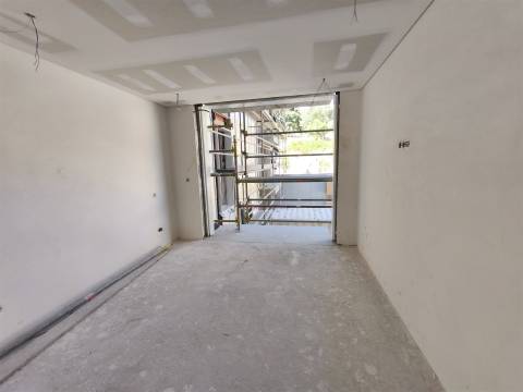 Alcântara, T3 com estacionamento em condomínio com ginásio