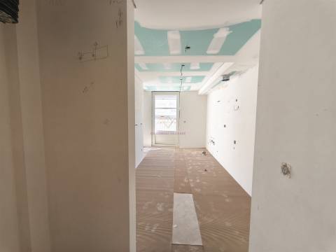 Alcântara, T3 com estacionamento em condomínio com ginásio